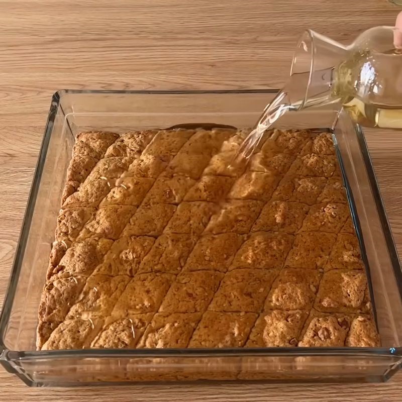 Bước 6 Đổ nước siro vào bánh Baklava