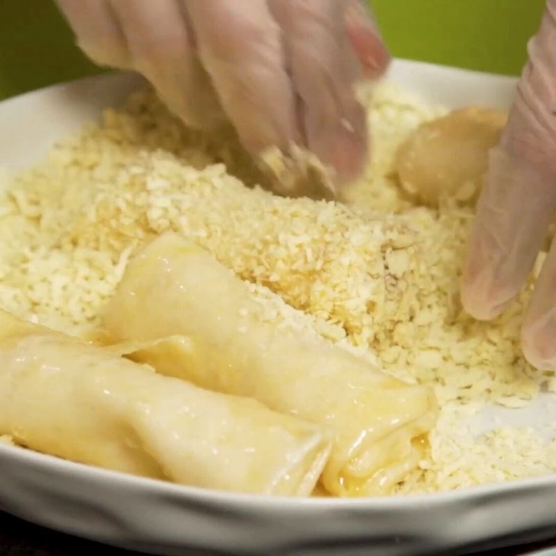 Bước 6 Tẩm bột chiên Chả giò trái cây