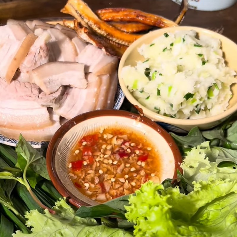 Bước 6 Thưởng thức Khoai mì quết cuốn bánh tráng