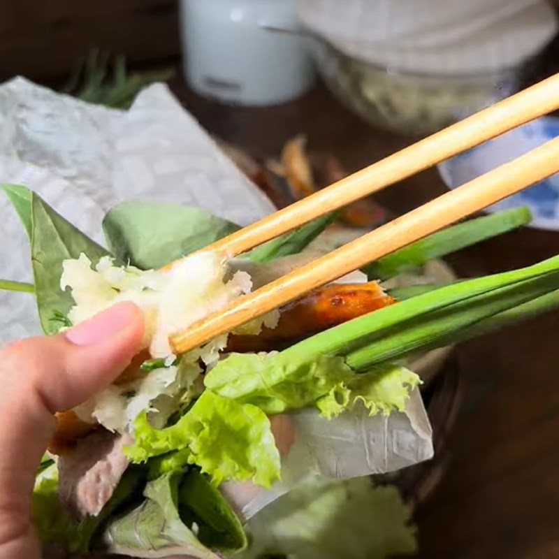 Bước 6 Thưởng thức Khoai mì quết cuốn bánh tráng