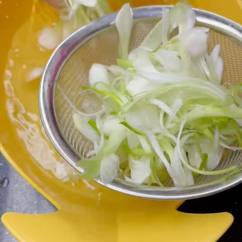 Bước 2 Cắt củ kiệu Hành muối xổi