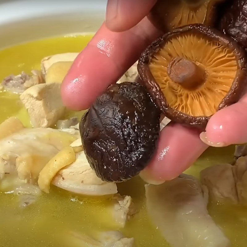 Bước 4 Hầm gà Canh gà hầm táo đỏ nấm đông cô