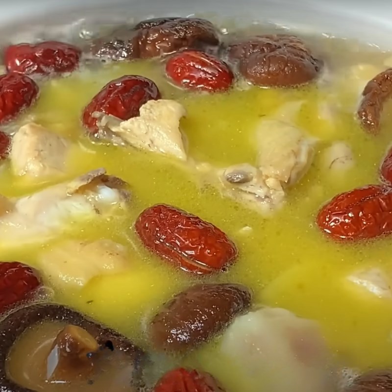 Bước 4 Hầm gà Canh gà hầm táo đỏ nấm đông cô