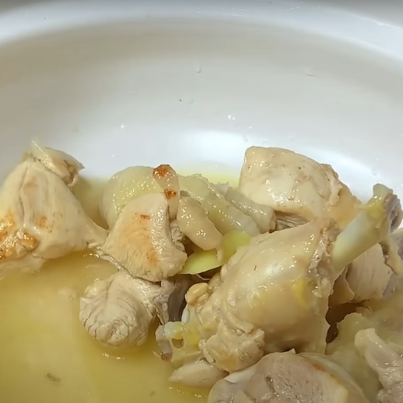 Bước 4 Hầm gà Canh gà hầm táo đỏ nấm đông cô