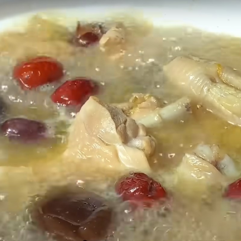 Bước 4 Hầm gà Canh gà hầm táo đỏ nấm đông cô