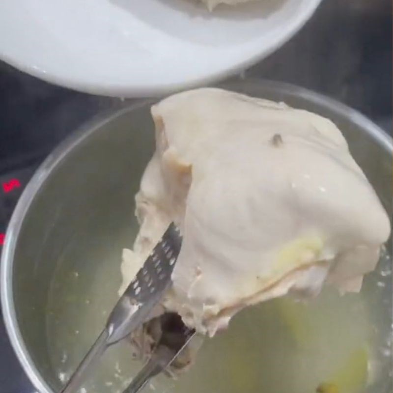 Bước 2 Luộc gà Cách luộc ức gà