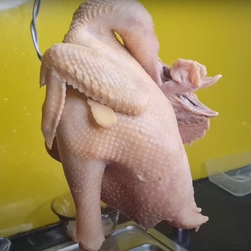 Bước 2 Luộc gà Gà cúng nguyên con
