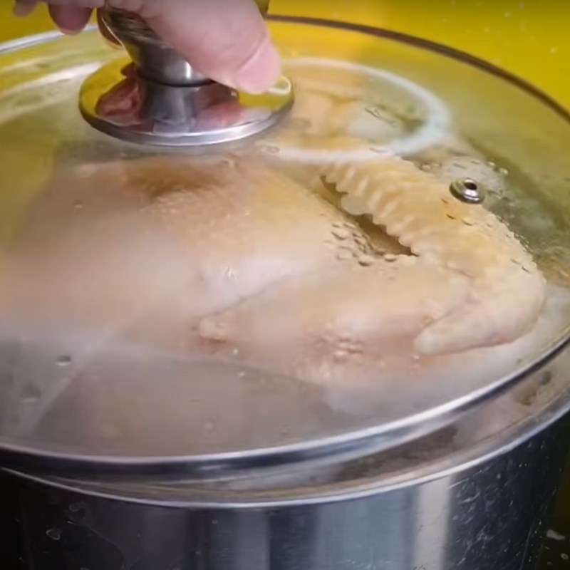 Bước 2 Luộc gà Gà cúng nguyên con