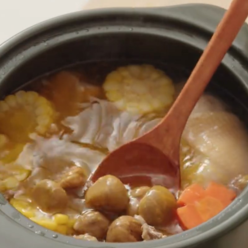 Bước 3 Nấu gà hầm hạt dẻ Gà hầm hạt dẻ