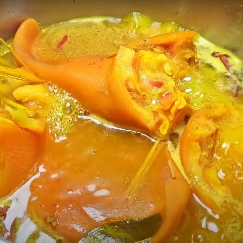 Bước 3 Nấu tai heo Tai heo ủ muối