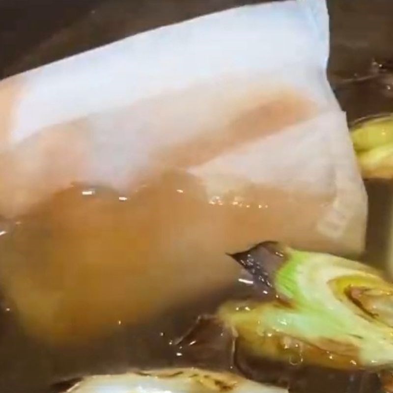 Bước 3 Nêm gia vị Phở bò Wagyu