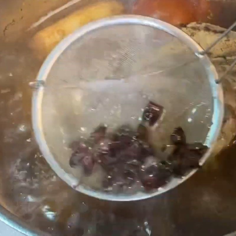 Bước 3 Nêm gia vị Phở bò Wagyu