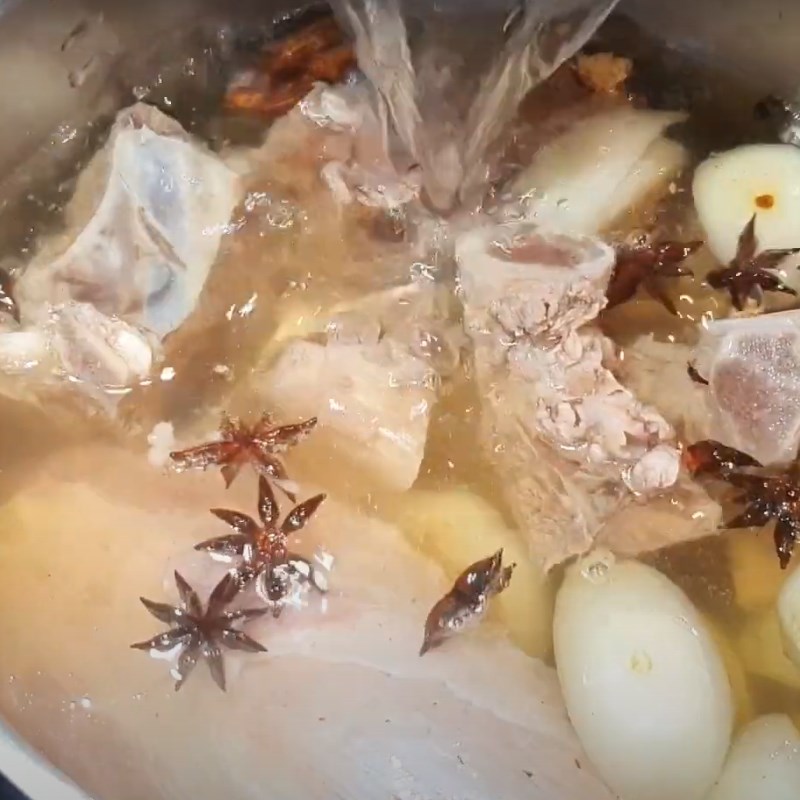 Bước 3 Ninh xương bò Phở bò Hà Nội
