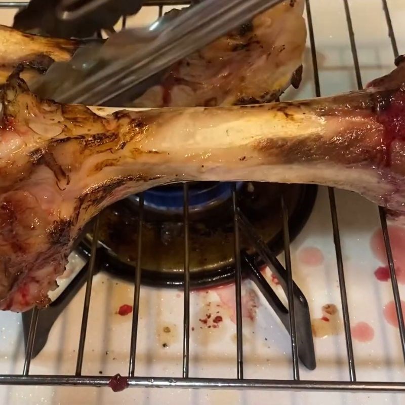 Bước 1 Nướng các nguyên liệu Phở bò Wagyu