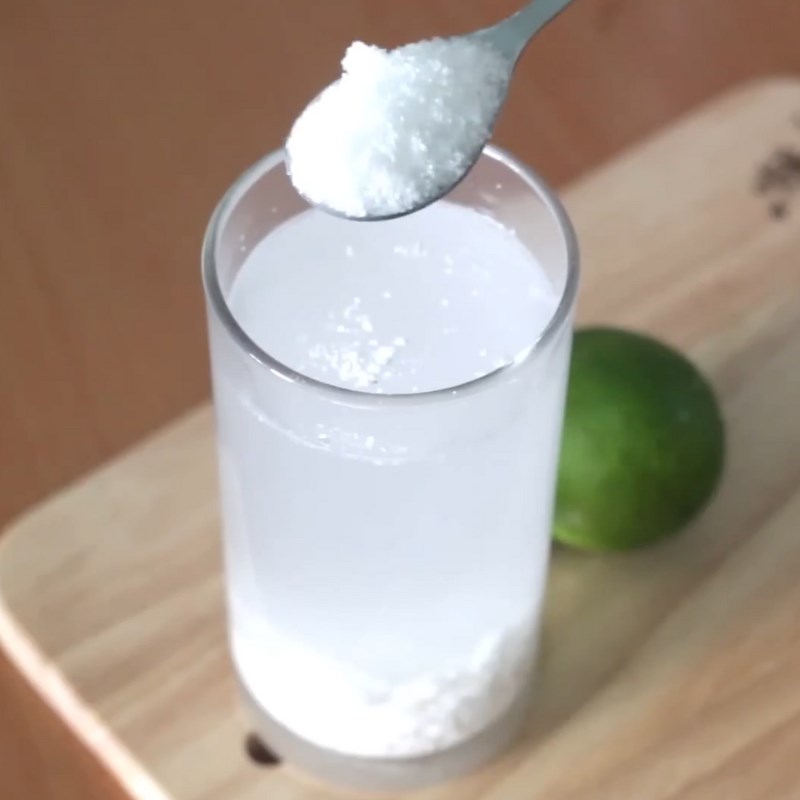 Bước 1 Pha nước sắn dây Nước sắn dây với chanh tươi