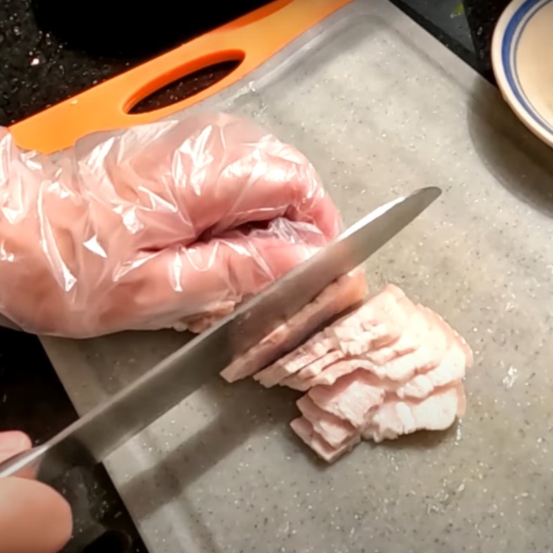 Bước 2 Sơ chế các nguyên liệu khác Khoai mì quết cuốn bánh tráng