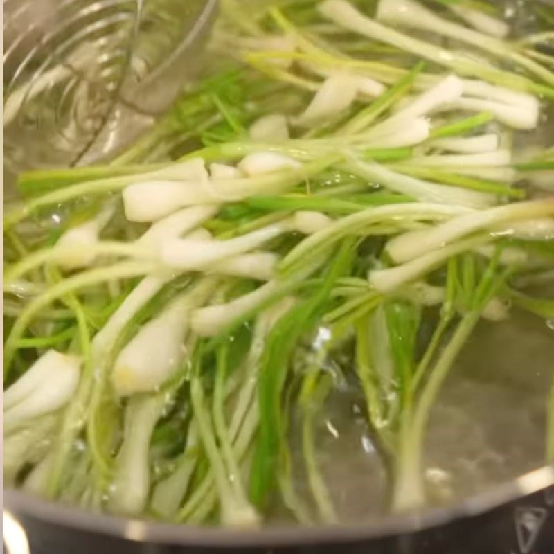 Bước 2 Sơ chế củ kiệu Gân kiệu