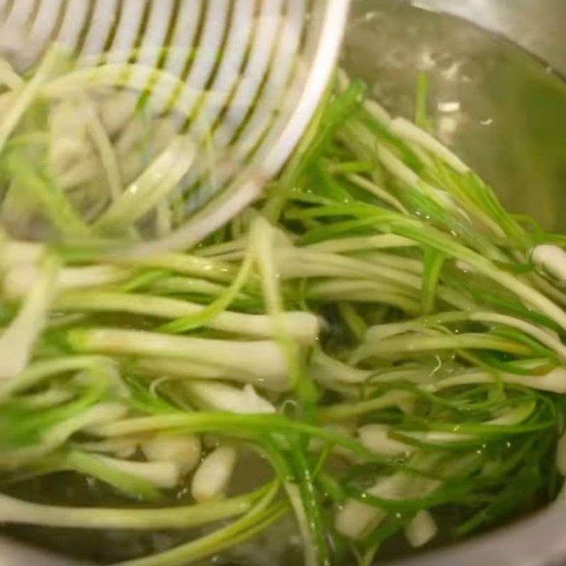 Bước 2 Sơ chế củ kiệu Gân kiệu