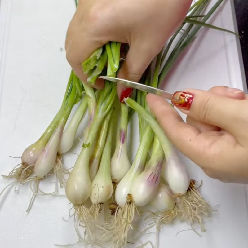 Bước 1 Sơ chế củ kiệu Hành muối xổi