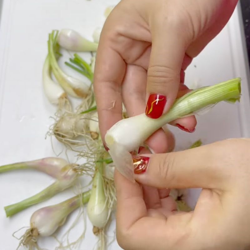 Bước 1 Sơ chế củ kiệu Hành muối xổi
