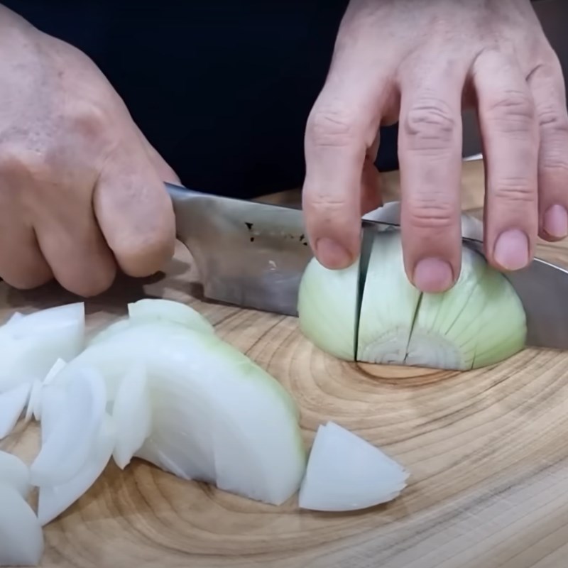 Bước 1 Sơ chế nguyên liệu Mì tương đen với sốt tương đen