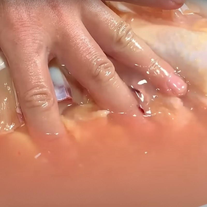 Bước 1 Sơ chế nguyên liệu Canh gà hầm táo đỏ nấm đông cô