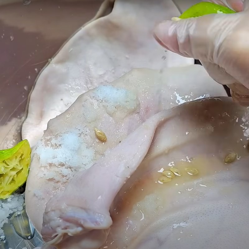 Bước 1 Sơ chế tai heo Tai heo ủ muối