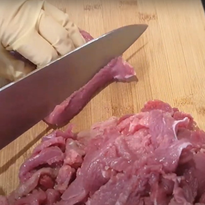 Bước 2 Sơ chế thịt bò tái Phở bò Hà Nội