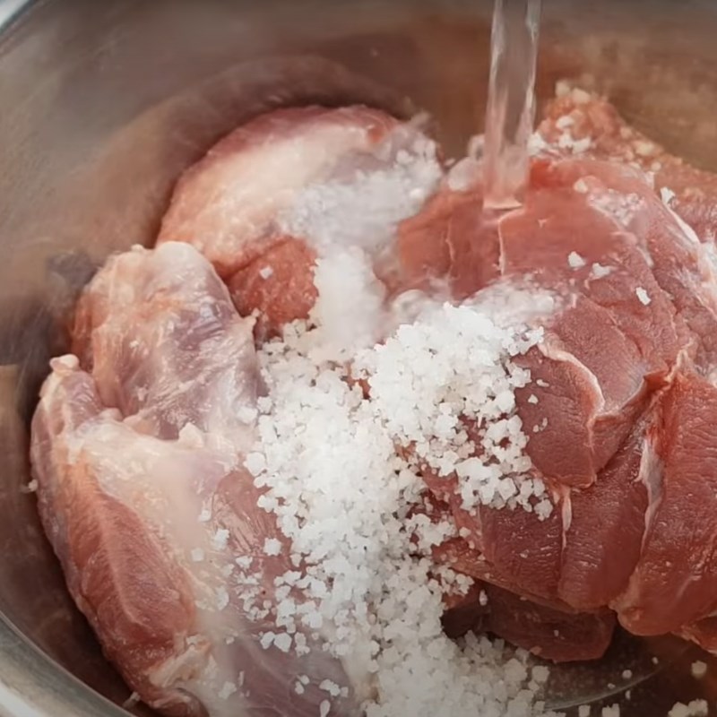 Bước 1 Sơ chế thịt lợn và bì Thịt đông má đào (thạch bì)