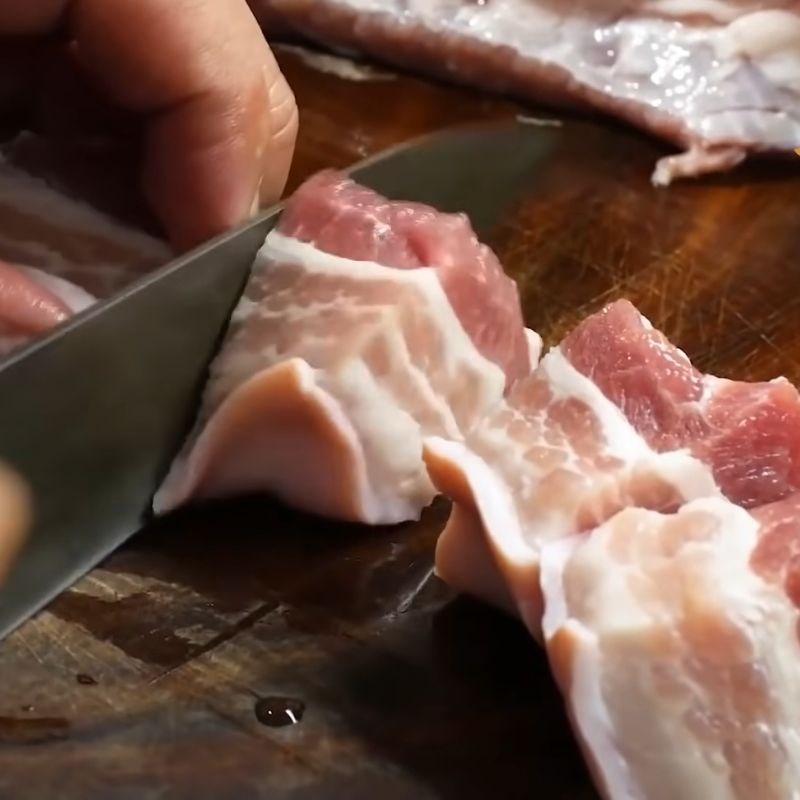 Bước 1 Sơ chế thịt Thịt kho tàu miền Bắc