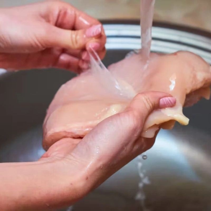 Bước 1 Sơ chế ức gà Cách luộc ức gà