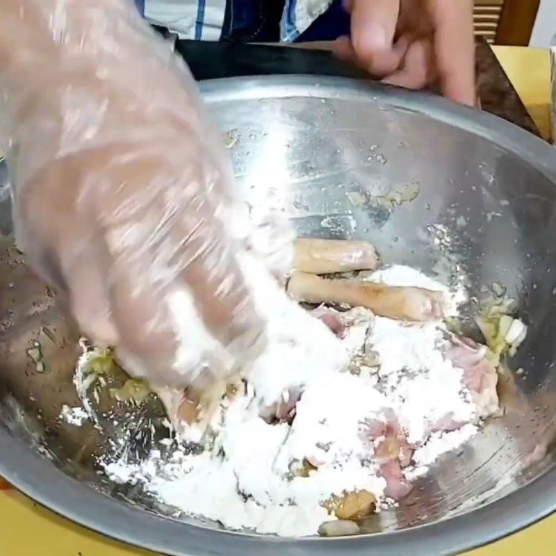 Bước 2 Tẩm ướp gia vị Thỏ rang muối