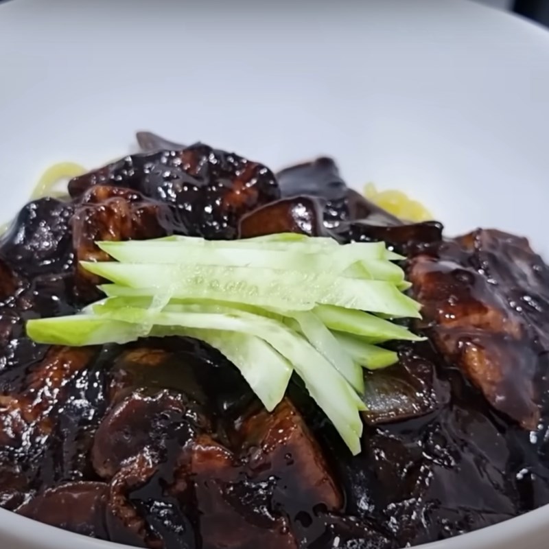 Bước 4 Thành phẩm Mì tương đen với sốt tương đen