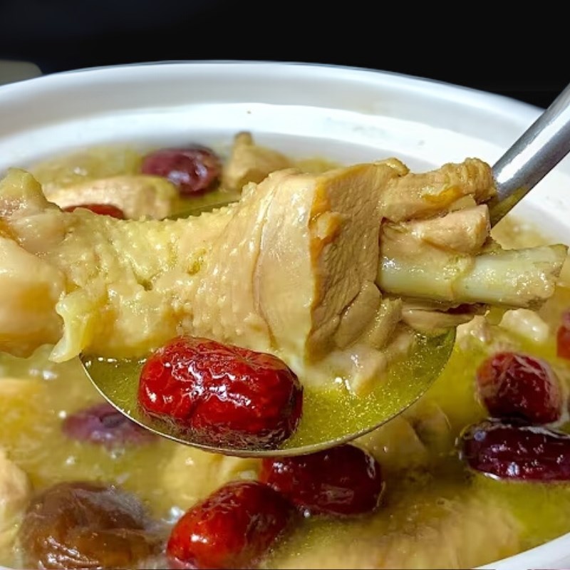 Bước 5 Thành phẩm Canh gà hầm táo đỏ nấm đông cô