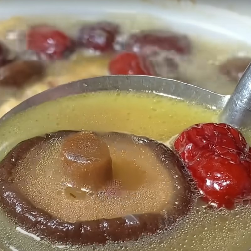 Bước 5 Thành phẩm Canh gà hầm táo đỏ nấm đông cô