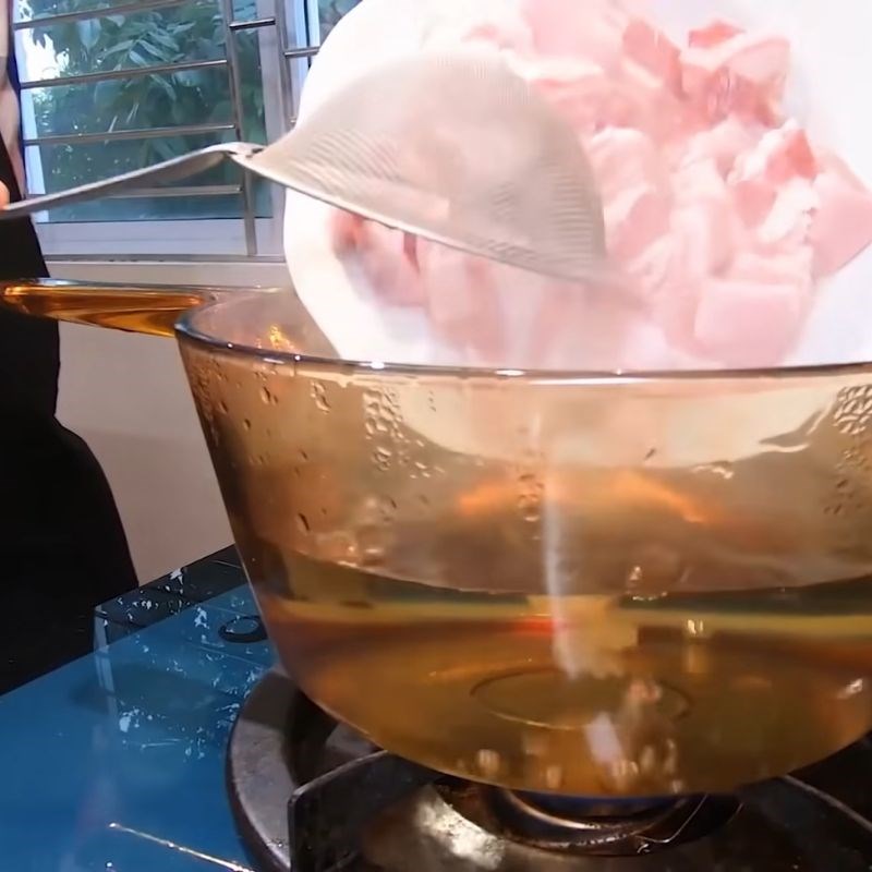 Bước 2 Trần thịt Thịt kho tàu miền Bắc
