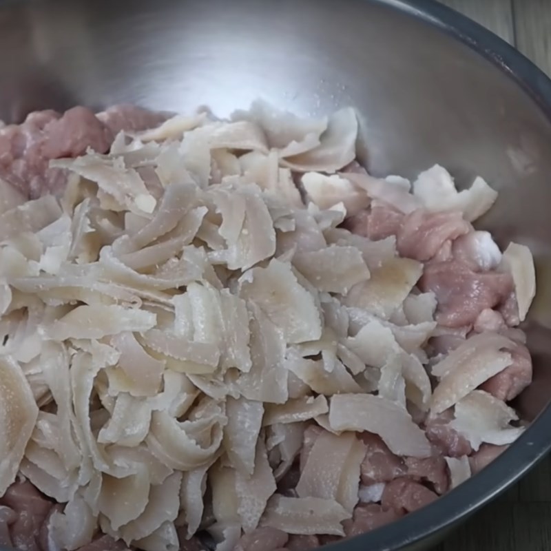 Bước 3 Ướp nhân chả lạnh Chả lạnh