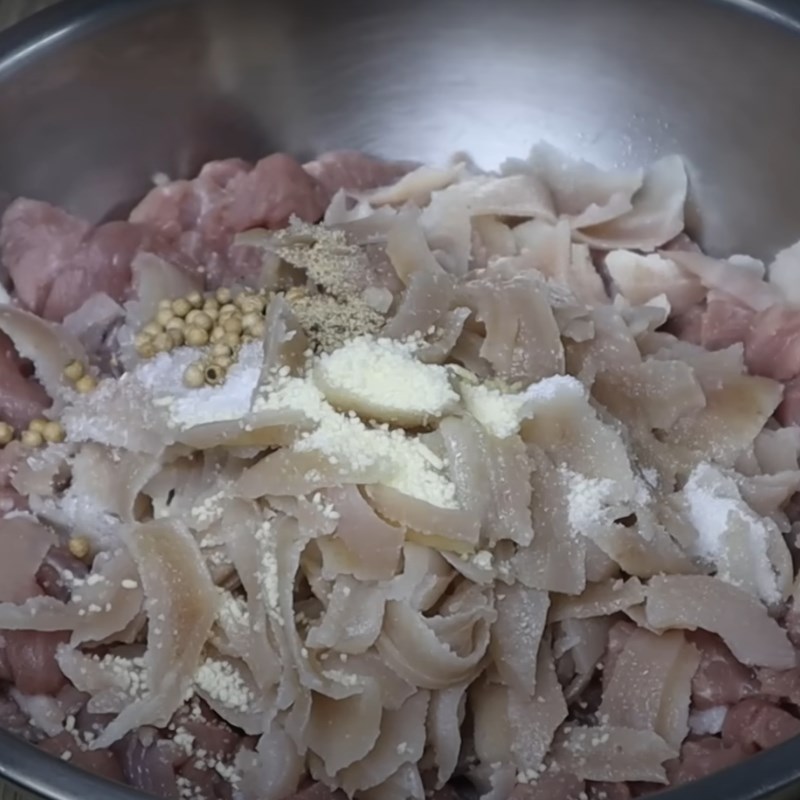 Bước 3 Ướp nhân chả lạnh Chả lạnh