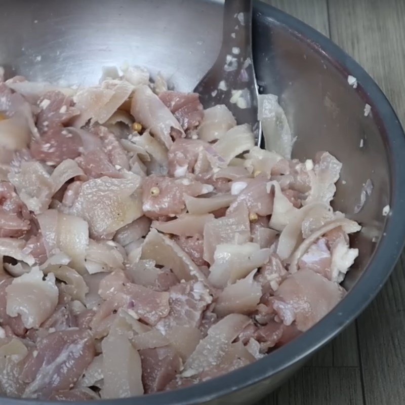 Bước 3 Ướp nhân chả lạnh Chả lạnh