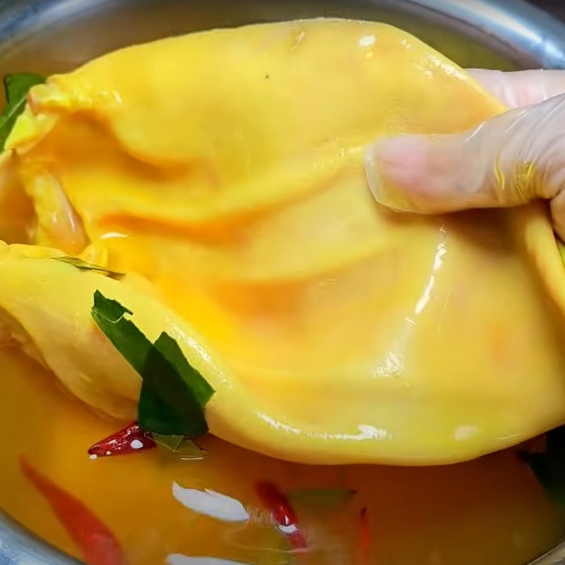 Bước 2 Ướp tai heo Tai heo ủ muối