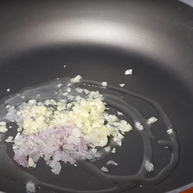 Bước 4 Xào nhân chả lạnh Chả lạnh