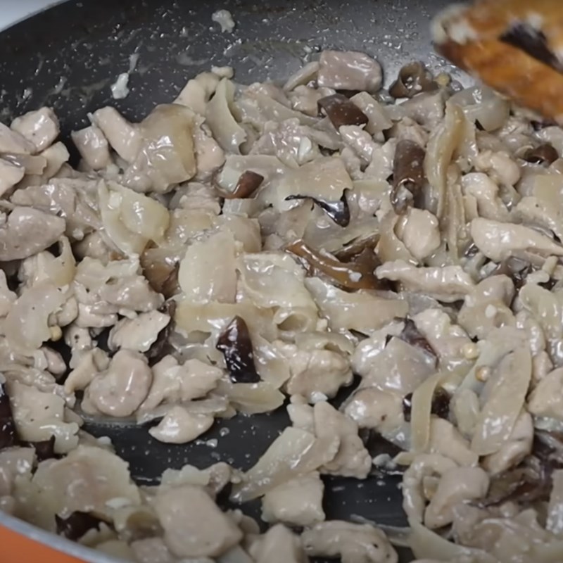 Bước 4 Xào nhân chả lạnh Chả lạnh