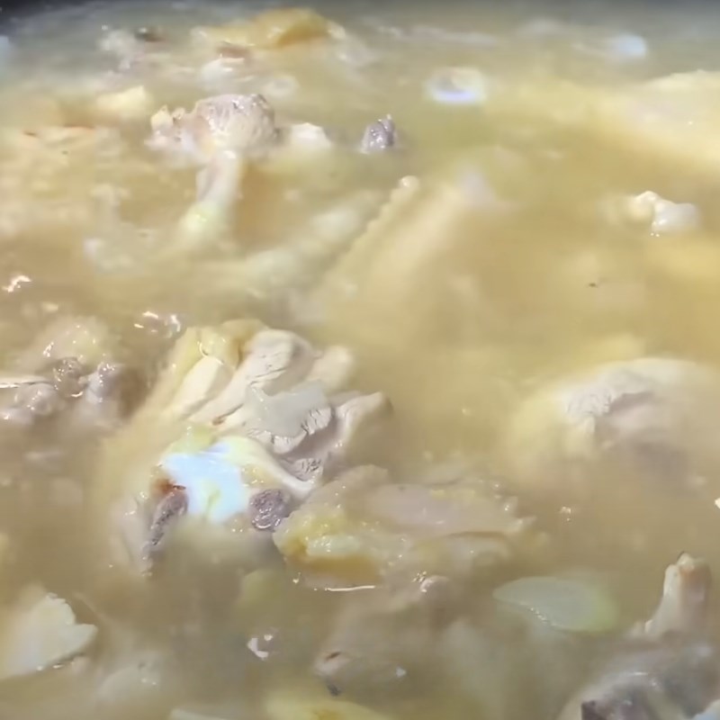 Bước 3 Xào sơ thịt gà Canh gà hầm táo đỏ nấm đông cô