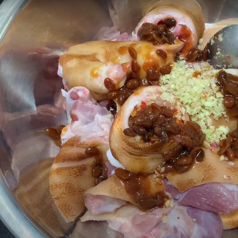 Bước 1 Ướp giò heo Giò heo giả cầy miền Tây