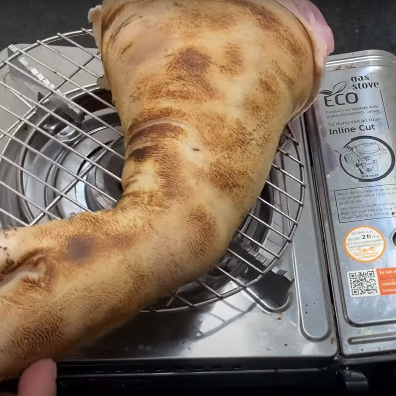 Bước 1 Ướp giò heo Giò heo giả cầy miền Tây