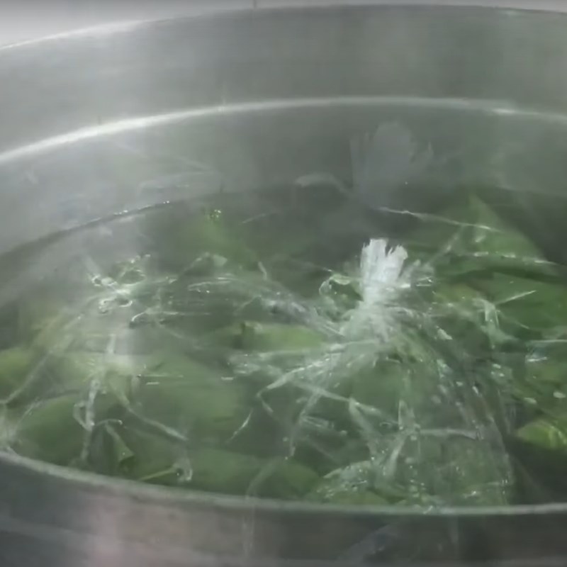 Bước 4 Luộc bánh ú Bánh ú lá tre