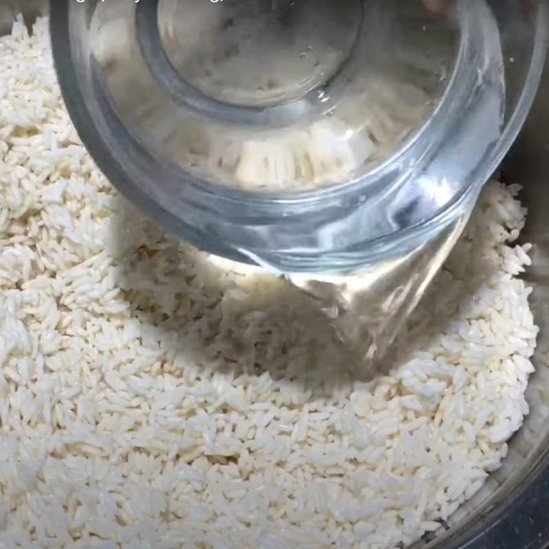 Bước 1 Ngâm gạo nếp Bánh ú lá tre