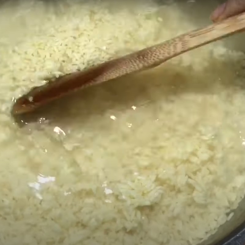 Bước 1 Ngâm gạo nếp Bánh ú lá tre