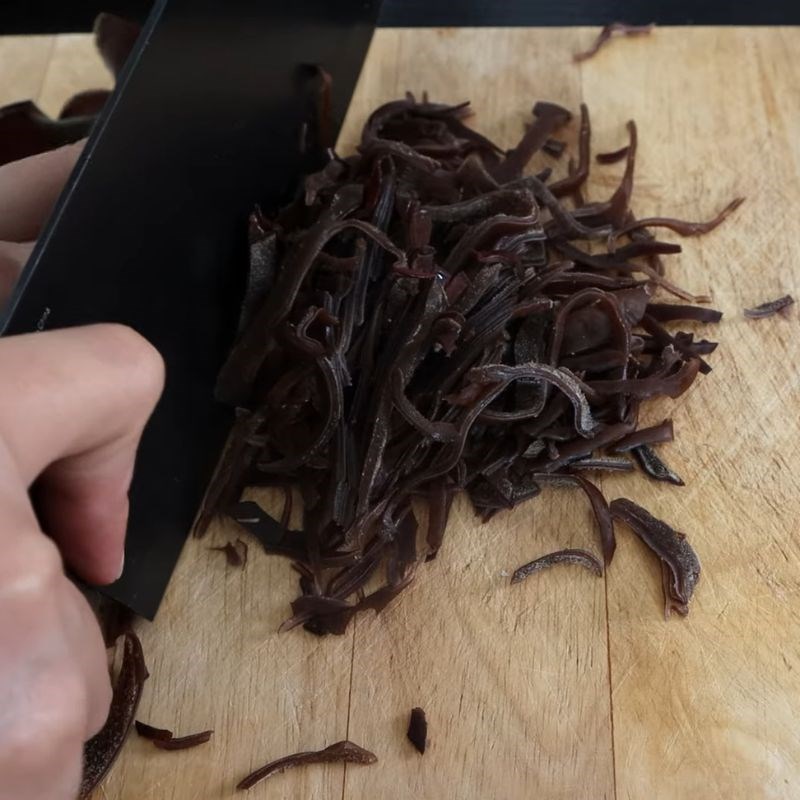 Bước 2 Cắt nấm mèo Bánh mì miến