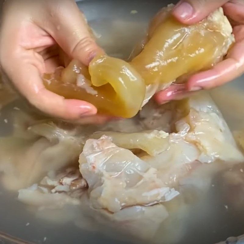 Bước 3 Cắt nhỏ nguyên liệu Gân bò ngâm rau tiến vua